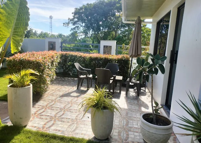 Seaview Garden Room1